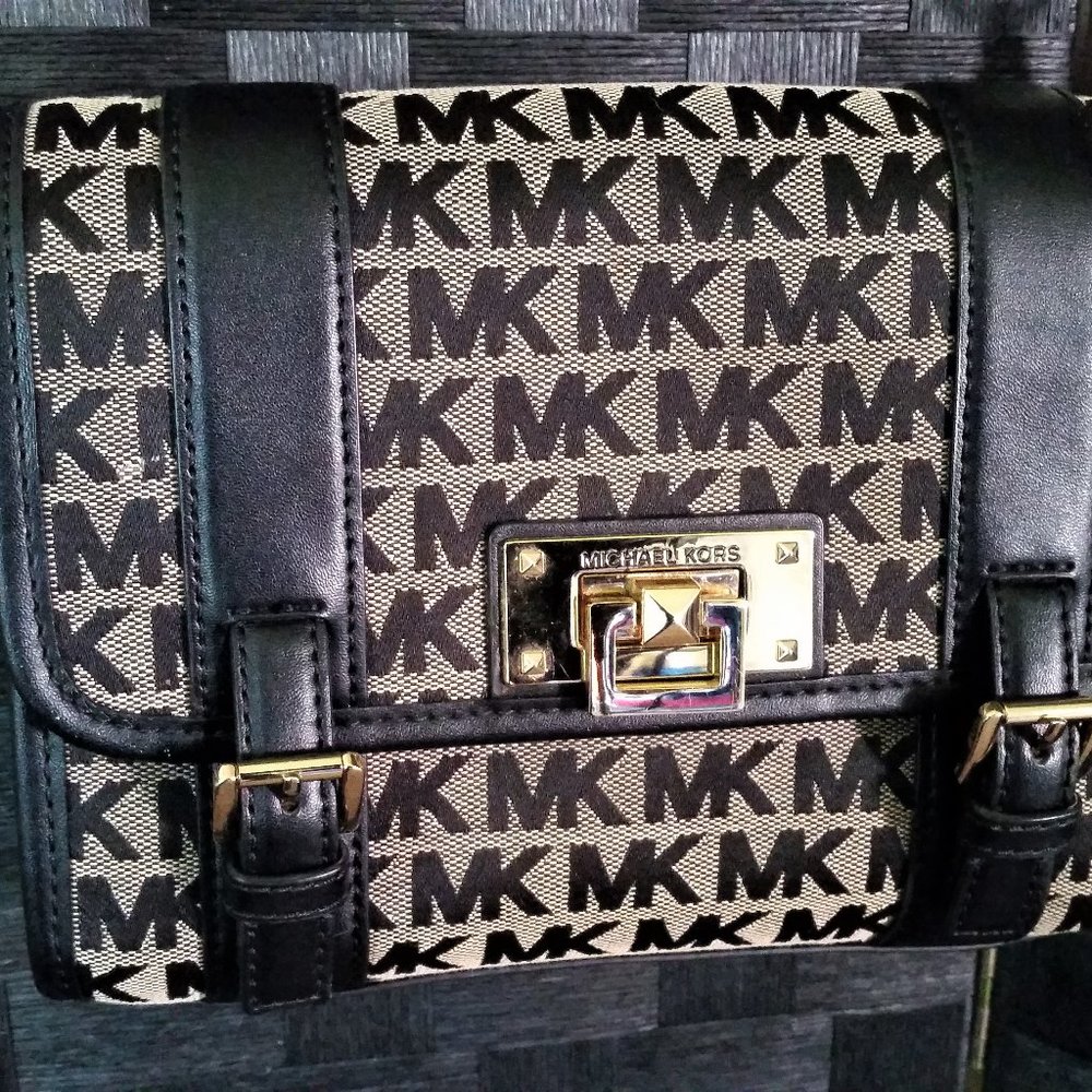 Michael Kors Signature MK Logo Bedford Small School Messenger Crossbody Bag